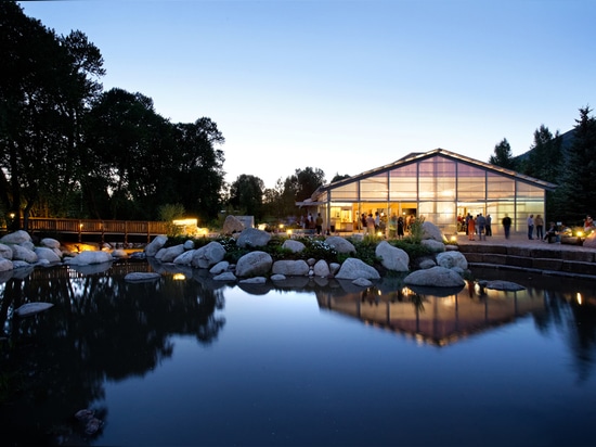 Théâtre au crépuscule (© de photo : Ross Kribbs)