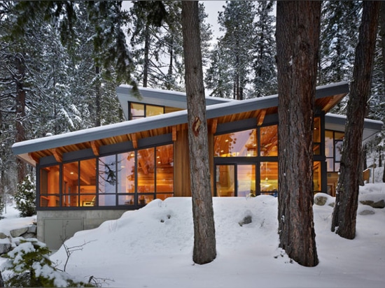 Déboisez les architectes a daigné cette maison de lac à Washington.