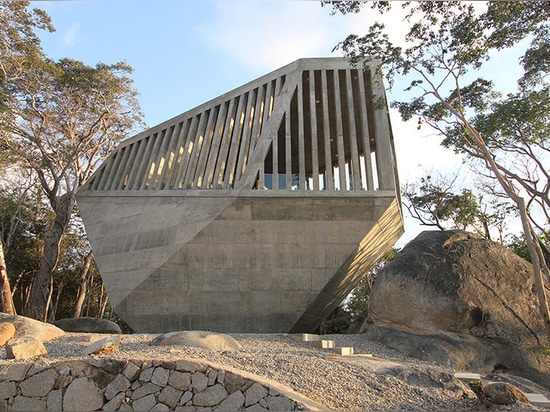 L'arquitectura de BNKR partage de nouvelles photos de la chapelle de coucher du soleil dans les collines d'Acapulco