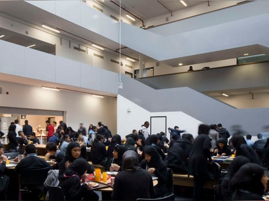 École de confiance de manière de rue Paul