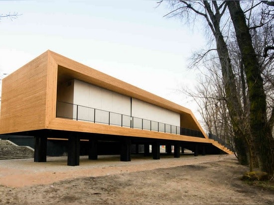 Plage Pavillion de fleuve de Vistula