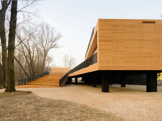 Plage Pavillion de fleuve de Vistula