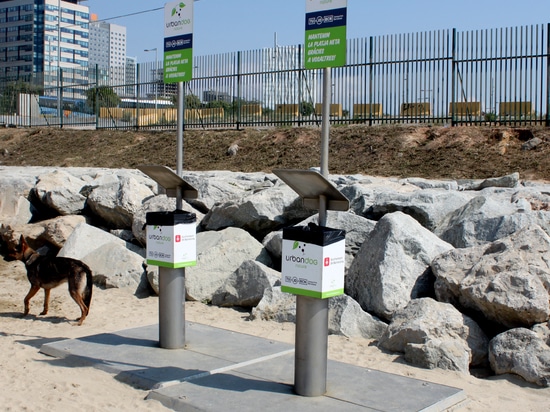 Les chiens de collecteurs d'urine échouent Barcelone