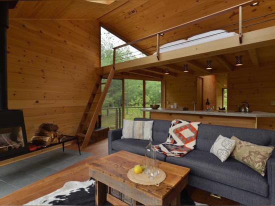 La cabane dans un arbre rêveuse cachée dans Woodstock offre des vues magnifiques de Catskills