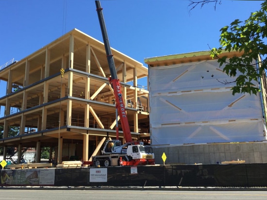 Le plus grand bâtiment scolaire croix-stratifié du bois de construction de la nation est une icône de durabilité