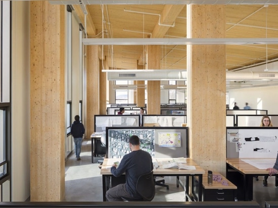 Le plus grand bâtiment scolaire croix-stratifié du bois de construction de la nation est une icône de durabilité