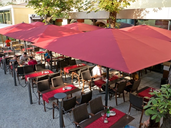 Parasol Big Ben 3 m X 4 m, cadre RAL 7016 anthracite, Bordeaux de l'auvent U804, avec l'élégance intégrée de „de lumières de contrefiche « 