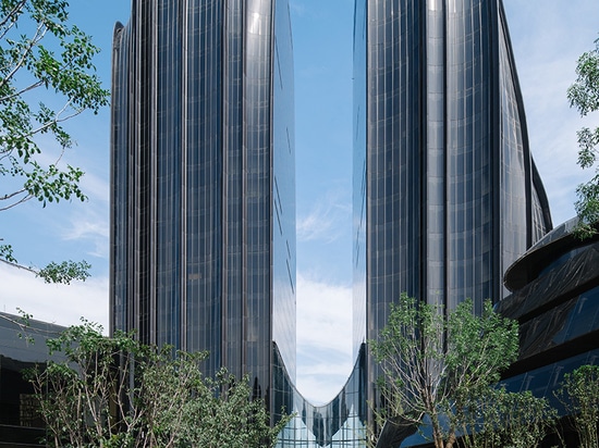 La plaza de parc de Chaoyang des architectes FOUS est en voie d'achèvement à Pékin