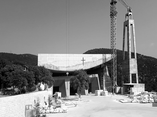 la dernière église de rafqa du St du Liban adopte des principes architecturaux de le corbusier's