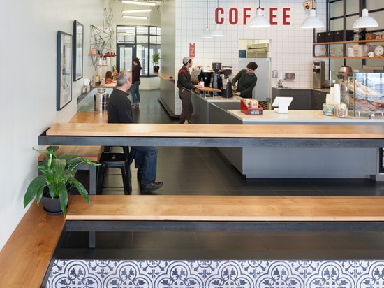 Avant et ensuite ? Un espace au détail daté à un café-restaurant moderne à Oakland