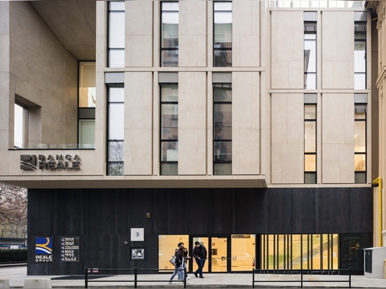 BUREAUX DE REALE MUTUA ASSICURAZIONI À TURIN – EN ITALIE