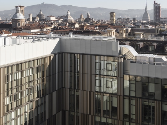 BUREAUX DE REALE MUTUA ASSICURAZIONI À TURIN – EN ITALIE