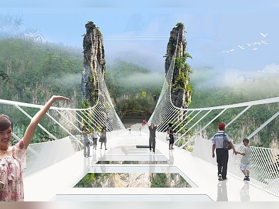 Monde le plus grand et plus long pont en verre annoncé pour la gorge grande de Zhangjiajie de la Chine