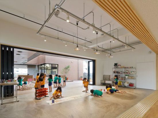 Le jardin d'enfants de Hanazono du Japon a été conçu pour maintenir des enfants sûrs pendant les ouragans