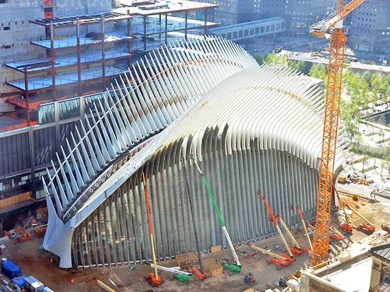 Obtenez un coup d'oeil de mouchard du hub de passage d'Oculus WTC de Santiago Calatrava - ouverture bientôt