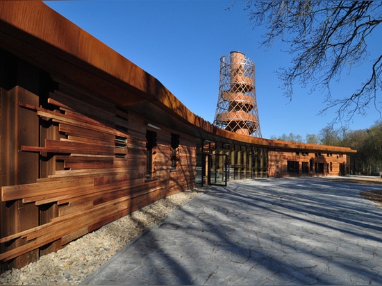 Le centre environnemental par l'architecture 24H est actionné par la forêt locale