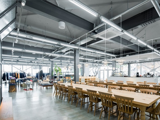 Kengo Kuma transforme un entrepôt de Tokyo en magasin élégant appelé La Kagu