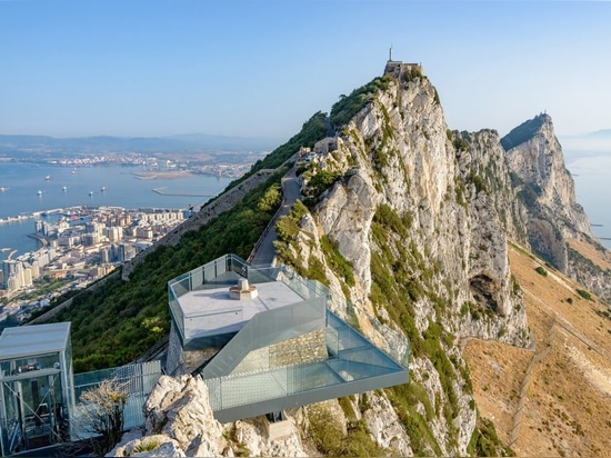 L'ancienne surveillance militaire au Gibraltar a transformé en point de vue vitré