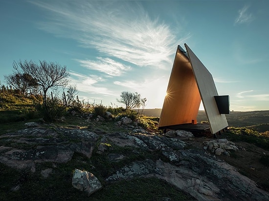 La chapelle du sacromonte de MAPA en Uruguay respecte le paysage en niant son emprisonnement