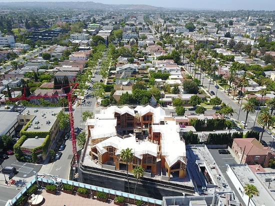 Le premier projet des USA des architectes FOUS, un village résidentiel de sommet, complète à Beverly Hills