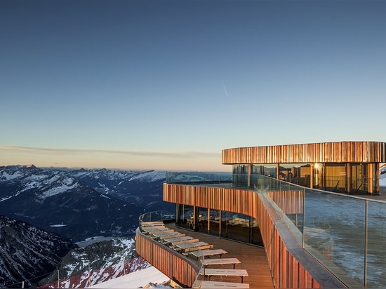 Le modernisme alpin du restaurant de sommet de Nebelhorn