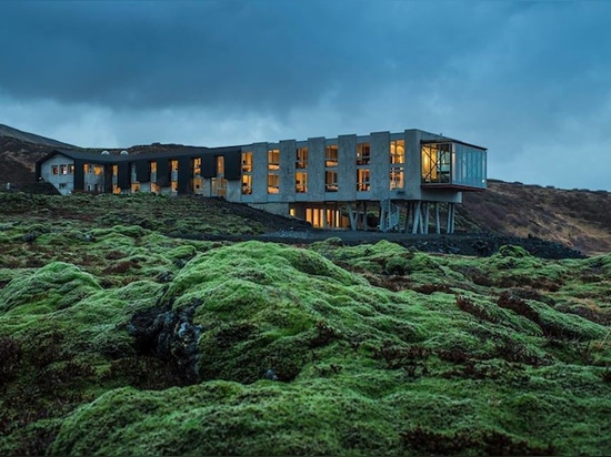 Ion Hotel de l'Islande offre des vues dramatiques des lumières du nord