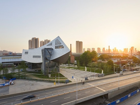 projet des libeskind de Daniel le premier dans la porcelaine est un musée comme une arche de balayage à Wuhan