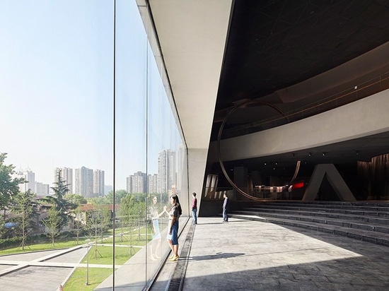 projet des libeskind de Daniel le premier dans la porcelaine est un musée comme une arche de balayage à Wuhan