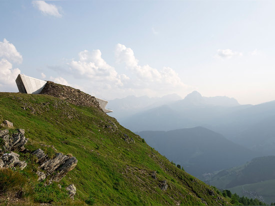 Musée de montagne de Messner au Tyrol du sud par des architectes de Zaha Hadid