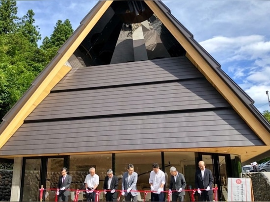 FOU réactive un tunnel japonais abandonné utilisant l'art immersive surréaliste