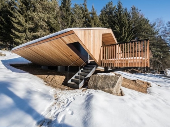 L'architecte Stefan Hitthaler respire la nouvelle vie dans un chalet inspiré par le UFO des années 1970