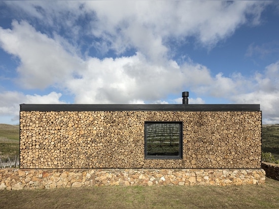 L'Uruguay. Les cabines préfabriquées camouflent dans les sierras