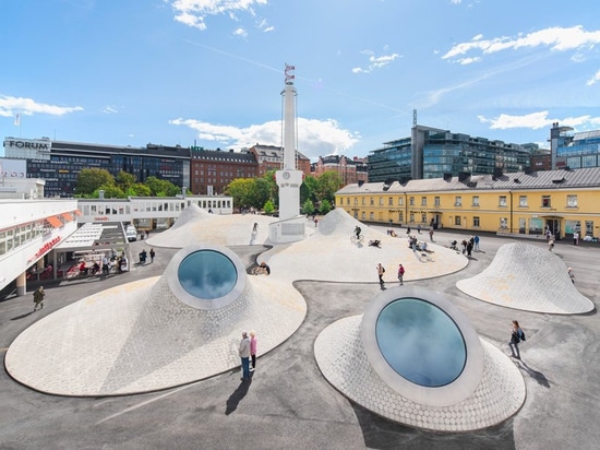 le Musée d'Art souterrain “rex d'AMOs” transforme la place de Helsinki en paysage des lucarnes