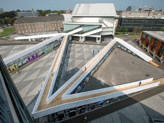 MVRDV installe le réseau provisoire de rampe pour le festival de photo en Hollandes