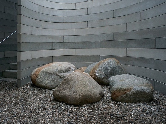 Le point de repère de la tour des PROCHAINS architectes relie la géologie et l'histoire le long du paysage néerlandais