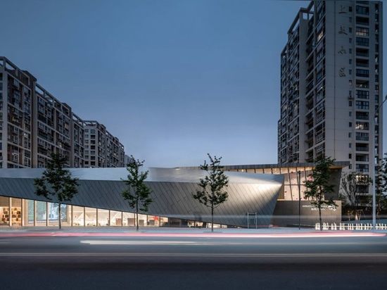 le club de culture de Wenzhou par des architectes de lacime accentue la dynamique linéaire du parc voisin