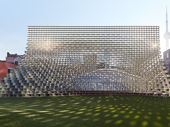 Le groupe d'ingels de Bjarke présente le pavillon serpentin rassemblé à Toronto