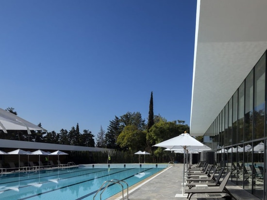 la verdure luxuriante dans le club de sports de wifaq reflète le passé agricole de Rabat, par les architectes groupe3