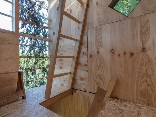 Cabine verticale de projet