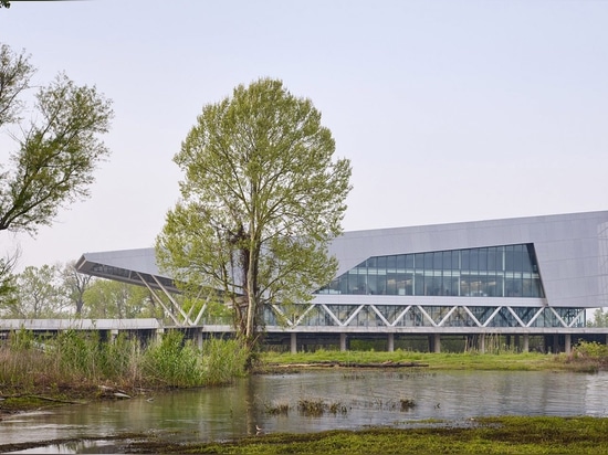 Les sièges sociaux d'institut de l'eau par Perkins+Will se repose sur le fleuve Mississippi