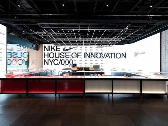 Nike dévoile le navire amiral immersive de New York avec la façade en verre découpée