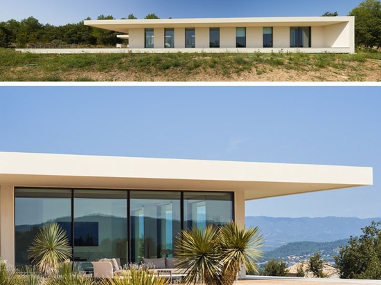 Un jardin fonctionne entre les deux ailes de cette Chambre en France