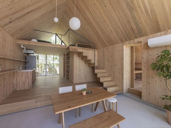 le studio d'architectes du mont Fuji emploie le bois de CLT pour le logement préfabriqué au Japon