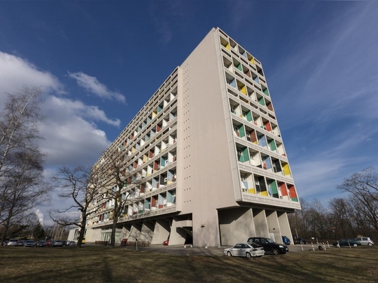 Étape à l'intérieur de la restauration affectueuse de Philipp Mohr d'un appartement de Le Corbusier à Berlin