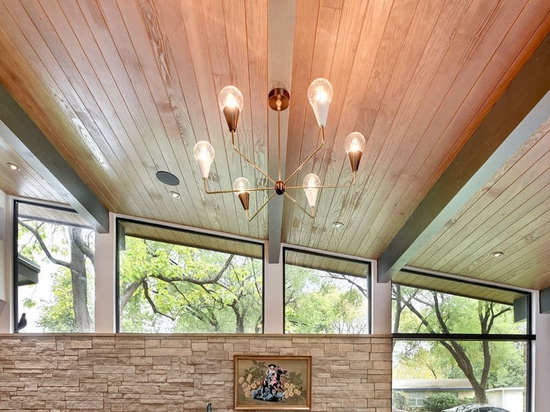 Cette Chambre moderne de la moitié du siècle dans Austin, mise à jour contemporaine de Texas Received A