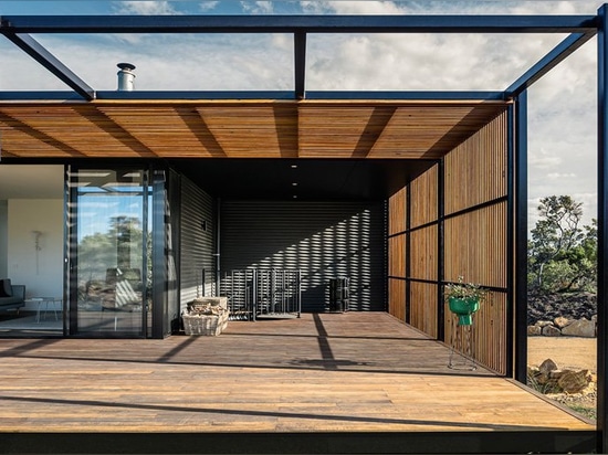 La maison de plage préfabriquée de Saint Andrews par prêt à l'emploi est nichée entre les dunes de sable de Victoria