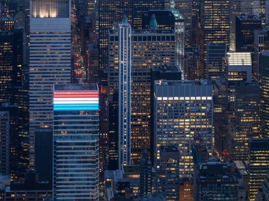 100 rue d'est cinquante-troisième : stimulez + le gratte-ciel mince de New York des associés est en voie d'achèvement