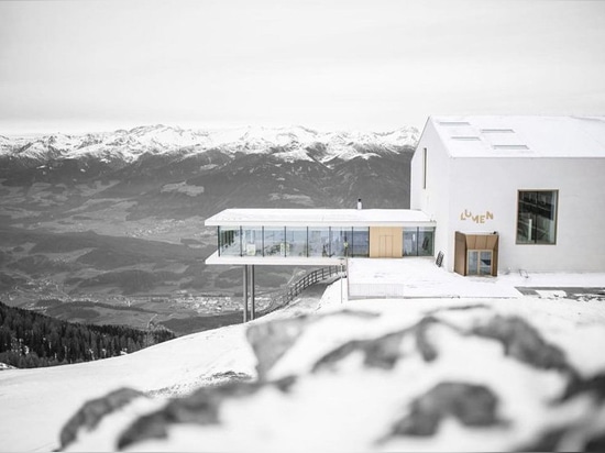 le musée de lumen de la photographie de montagne se repose sur les dolomites