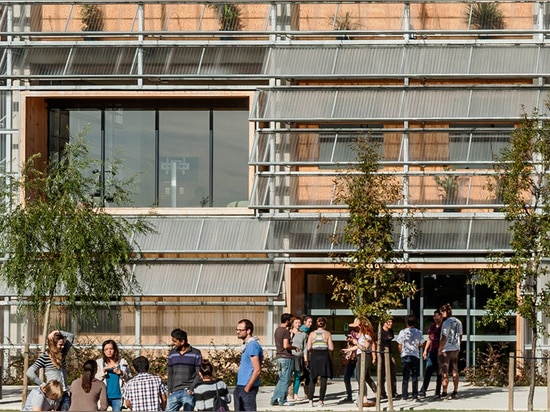 la structure contient une série d'équipements, lieux de réunion et laboratoires de enseignement