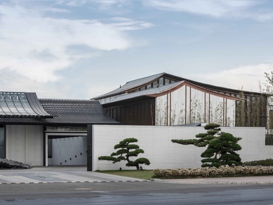 les architectes de lacime reflète le centre de loisirs de Suzhou dans les piscines de l'eau dans la porcelaine